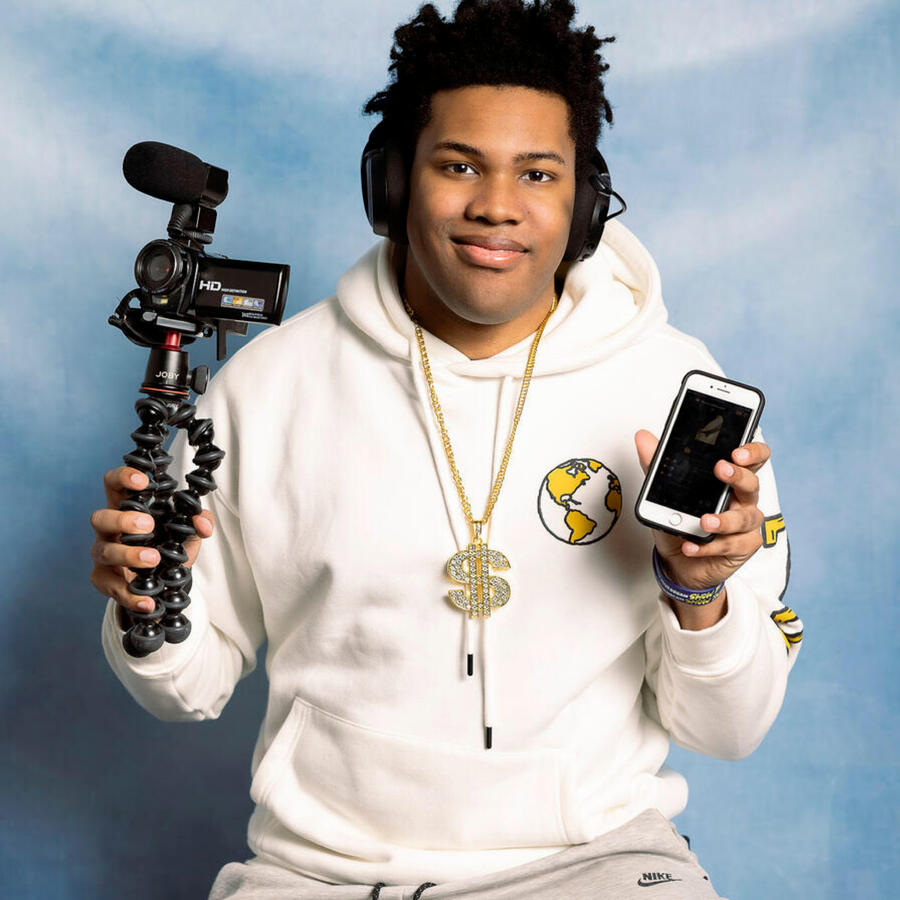 DylanThomasOK streamer professional headshot DylanThomasOK professional headshot